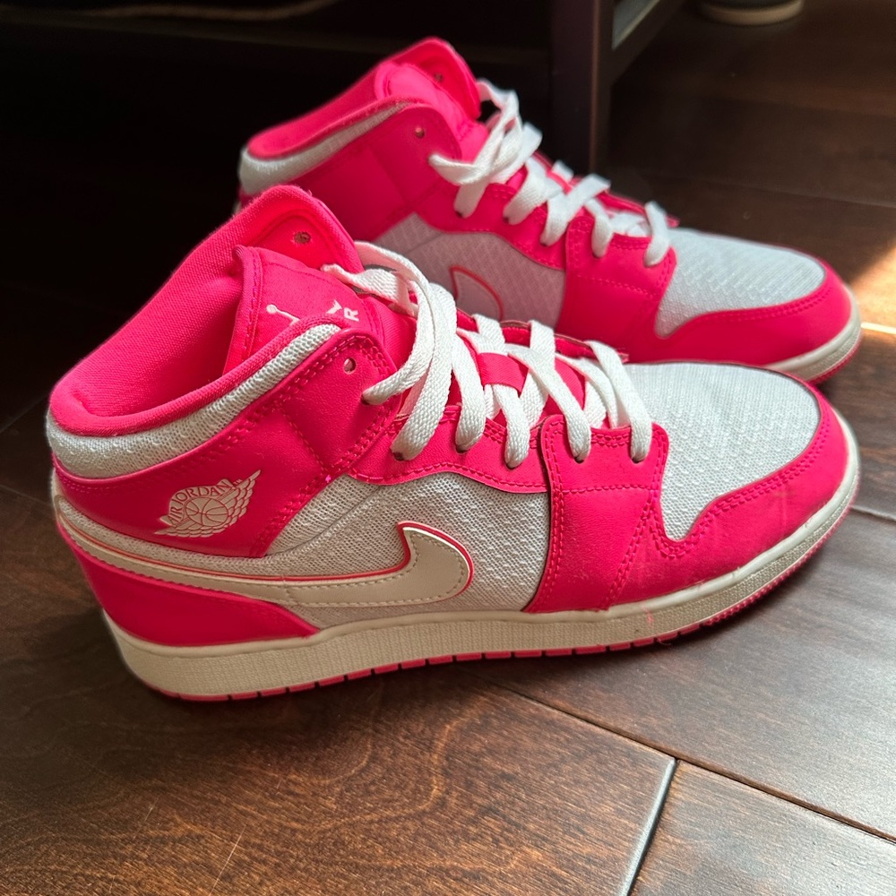 Air Jordan- 1 Mid GS ‘Hyper Pink’